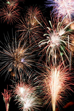 Viel Feuerwerk auf einem schwarzen Hintergrund